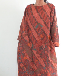 由鳥圖案沙龍/紅茶製成的長袖連衣裙 第3張的照片