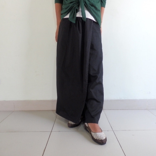 ブラック/ラップスカート風パンツ キュロット・ワイドパンツ isica