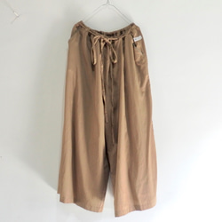 “春季幸運袋”一套柔和的襯衫和闊腿褲 第5張的照片