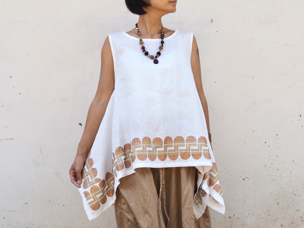 リネン/ノースリーブ変形プルオーバーブラウス《ブロックプリント》/ホワイト