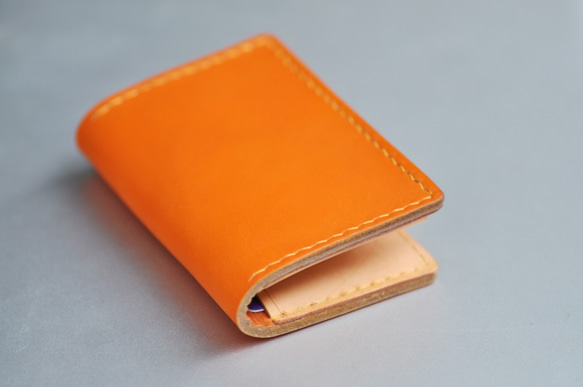 オレンジ色ヌメ革カードケース【送料無料】 1枚目の画像