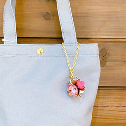 【キット】初心者さんでも簡単 ビオラ花&クローバー花のバッグチャーム(ピンクカラー) 5枚目の画像