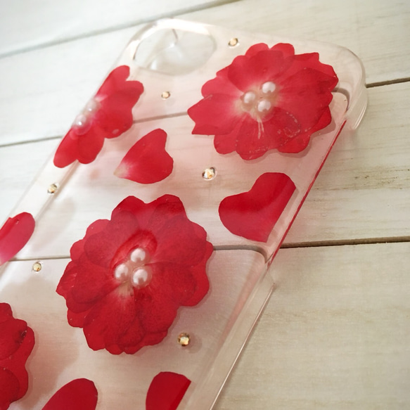 【送料無料・ネーム無料】ハートの花びらが可愛いミニバラのiPhone押し花ケース 3枚目の画像