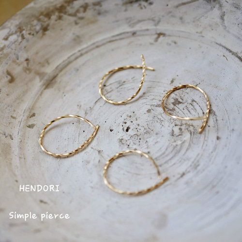 キャッチ無しで！スキマ ツイストクロス フープピアス 14kgfワイヤー