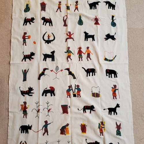 一点物インド、ミャンマーチン族ナガ族刺繍ゆるい柄マルチケットB(やや