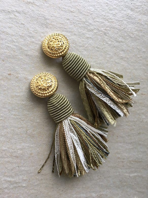 ⭐fringe tassel   ～khaki and gold～ 1枚目の画像