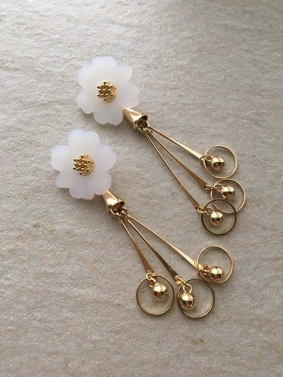 ⭐white flower     ～piece/earrings～ 1枚目の画像