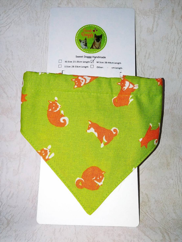 中號 - 手工製作的寵物三角巾，狗圍巾，貓領巾，寵物飾品 第1張的照片
