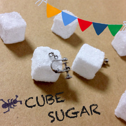 角砂糖のイヤリング "CUBE SUGAR" 2枚目の画像