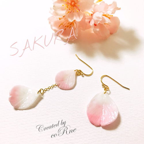 舞い散るさくらピアス ピンク