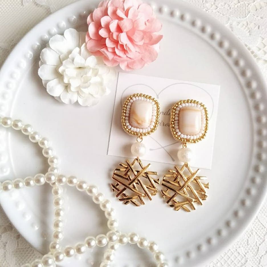 07 ハンドメイドピアス　手染めビーズ　アリス レシピNo.KR0843 ハロウィンチャームのイヤーアクセサリー5種