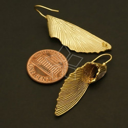 【2個入り（1ペア）】天使の羽ピアス、フックイヤリング、羽毛フック、マットゴールド/EA-060-MG 2枚目の画像