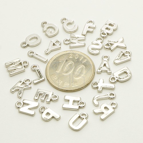 4個入り】イニシャル(A)チャーム、アルファベット、大文字A～Z