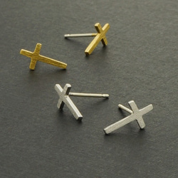 【2個入り（1ペア）】十字架ピアス、クロス、キリストイヤリング、925シルバ―芯、ゴールド/E025-GD 2枚目の画像