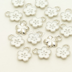 [2個入り]ホワイトエナメルカラー桜・花チャーム、シルバーフラワーペンダント、パーツ／PD-1256-OR 1枚目の画像