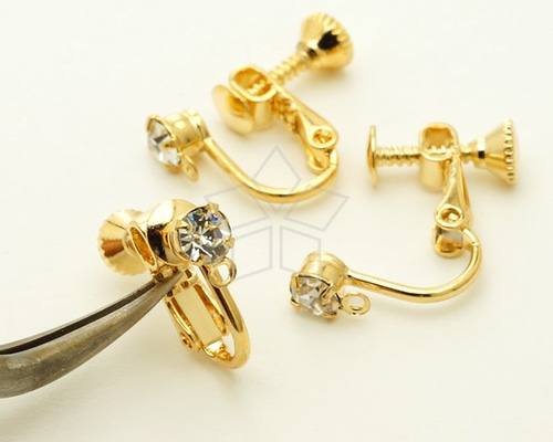 4個入り（2ペア）】4mmラインストーン付きゴールドネジ式イヤリング