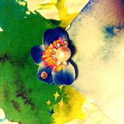 【青】朝露の花弁イヤリング 2枚目の画像
