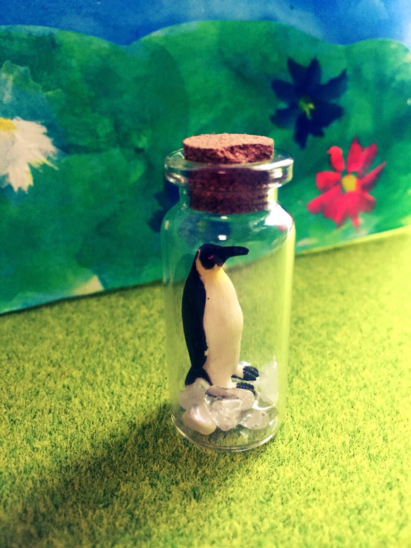 ガラス瓶にペンギン 1枚目の画像