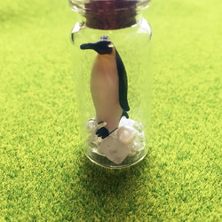 ガラス瓶にペンギン 4枚目の画像