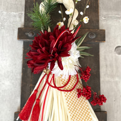 和モダンお正月飾り　大菊レッド☆白タッセル 1枚目の画像