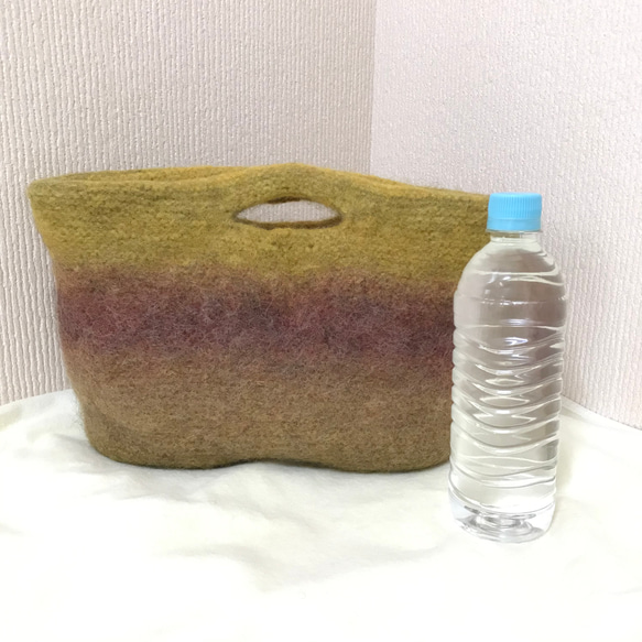 【SALE】《送料無料》くすみイエロー系グラデーションの暖か縮絨バッグ 2枚目の画像