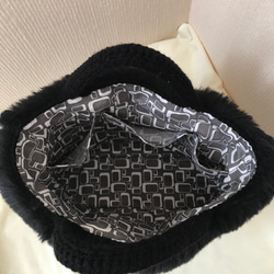 《送料無料》ファーが華やかで可愛い♫毛糸で編んだトートバッグ（ブラック） 4枚目の画像