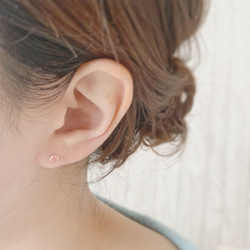 【JORIE】14kgf刻印があるから安心　strawberry quartz   earrings（4mm/4爪） 4枚目の画像