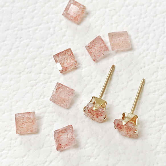 【JORIE】14kgf strawberry quartz  square earrings（4mm/4爪） 2枚目の画像