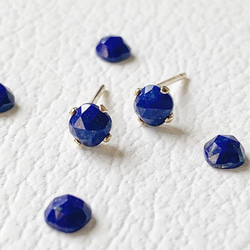 【JORIE】 星空プラネタリウムLAPIS LAZULI earrings（4mm/4爪）刻印あり 1枚目の画像