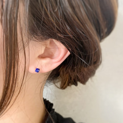 【JORIE】 星空プラネタリウムLAPIS LAZULI earrings（4mm/4爪）刻印あり 3枚目の画像