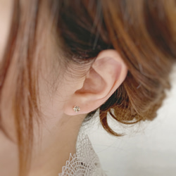 【JORIE】14kgf ブラックルチルクォーツ　earrings（4mm/6爪）刻印あり 2枚目の画像