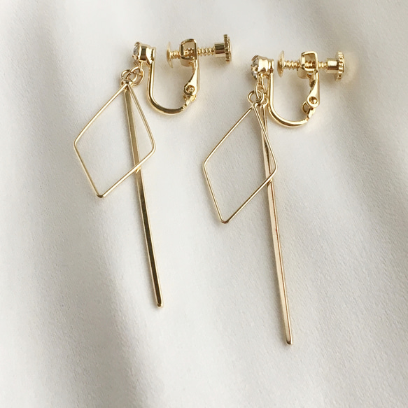 simple bar earring 6枚目の画像