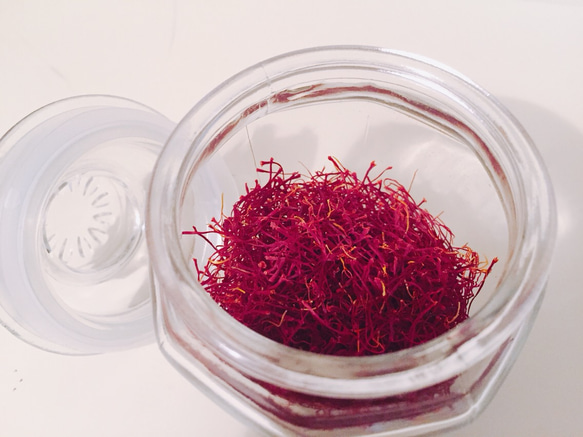 サフラン100%天然物 Saffron (10G 以上ご購入のお客様に1Gのサフランをプレゼント致します。 2枚目の画像