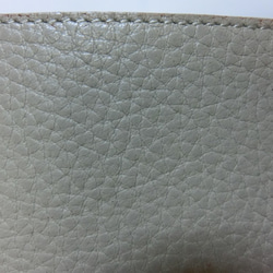 シンプルな２つ折りオール革財布（グレージュ色） 5枚目の画像