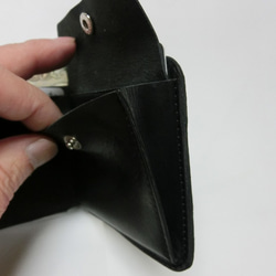 シンプルな２つ折りオール革財布（ブラック） 2枚目の画像