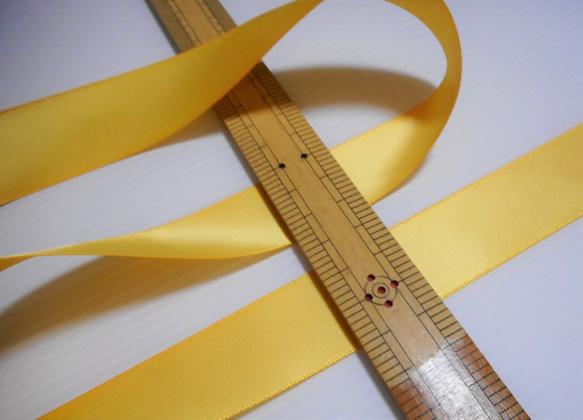 サテンリボン黄色系（25mm幅４m）温かみのあるイエロー系 2枚目の画像