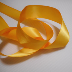 サテンリボン黄色系（25mm幅４m）温かみのあるイエロー系 3枚目の画像