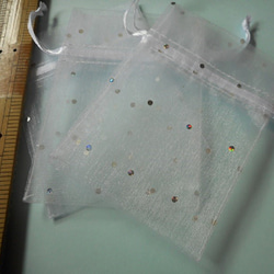 オーガンジー巾着袋１０枚（白×ラメドット） 3枚目の画像