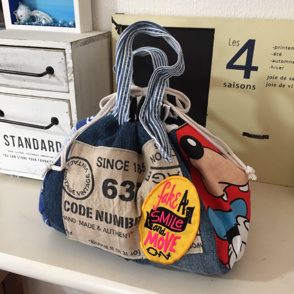 USEDデニム×ビンテージエプロン×本革リメイク　巾着バッグ 味のあるデニム生地が魅力の巾着バッグ/ NAPRON ナプロン / 別注