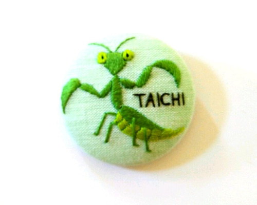 オーダーメイド】 くるみボタンで作る刺繍のブローチ ブローチ
