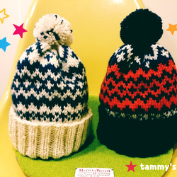 あいいろ BHCロゴ入り青ニット帽・ポンポン付き 総柄ハンカチ2枚