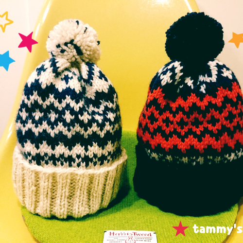 ☆ニット帽☆色違いの柄編みポンポン付きの帽子☆ノルディック 紺