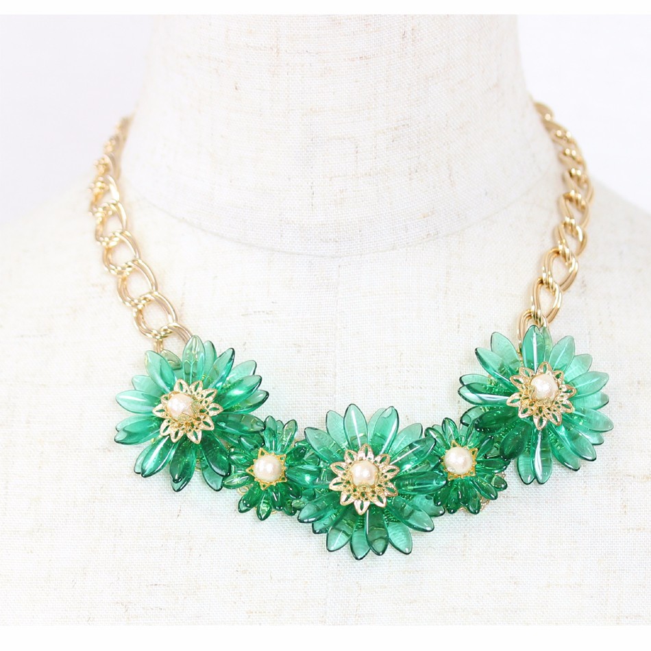 チェコフラワーデザインネックレス（ライトエメラルド）