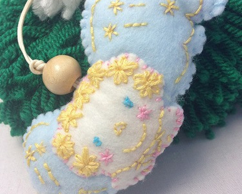[専用　こり様]チャーム ハンドメイド 刺繍 フェルト 毛糸 ストラップ 専用 こり様]チャーム ハンドメイド 刺繍 フェルト 毛糸 ストラップ