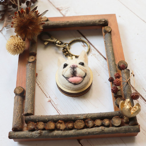 羊毛フェルト】フレンチブルドッグ_刺繍フレーム_キーホルダー_