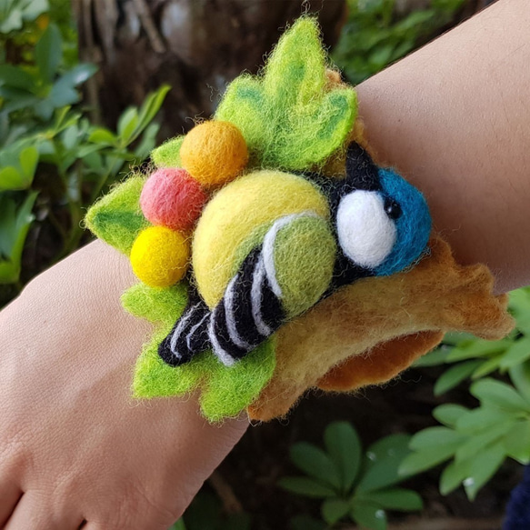 羊毛フェルト]森林部_鳥と葉の黄緑部_ピンブレスレット兼用 バングル 