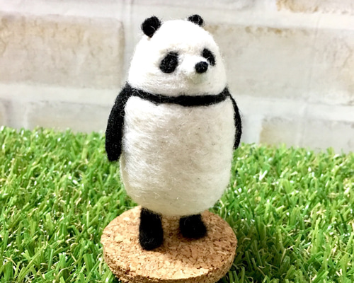 みみ 羊毛フェルト 作品 赤ちゃんパンダの冬のお散歩 受注製作】まゆパンダの赤ちゃん-薄目orぱっちりおめめ- 羊毛フェルト