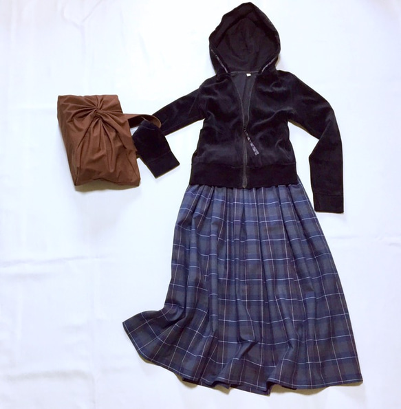 大人チェック柄たっぷりギャザースカート【受注製作】（ネイビー）サイズ有り 1枚目の画像