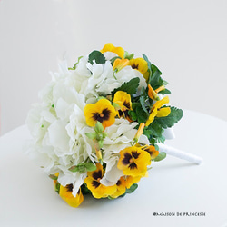 【ブートニア付き】紫陽花とパンジーのハピネスブーケ アーティフィシャルフラワー (造花)前撮り　海外ロケフォト　 2枚目の画像