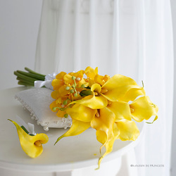 【ブートニア付き】カラーとデンファレのイエロアームブーケ 造花 挙式 アーティフィシャルフラワー　前撮り　海外ロケフォト 3枚目の画像
